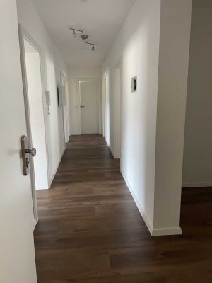 Freundliche und modernisierte 4-Raum-Wohnung mit Balkon in Neckarsteinach