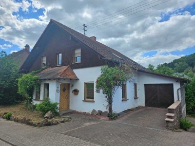 freistehendes Ein- / Zweifamilienhaus / Garage in ruhiger Lage von Illingen-Wustweiler