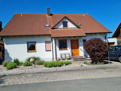 Hochwertiges Ein - Zweifamilienhaus in Roßtal ohne Provision