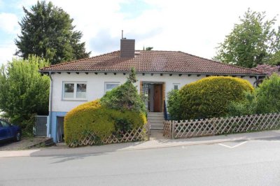 In attraktiver Höhenlage von Taunusstein-Bleidenstadt steht dieses freistehende Einfamilienhaus