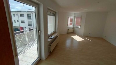 Helle 3-ZKB mit Einbauküche und Balkon