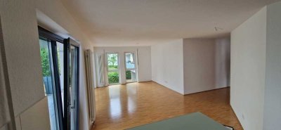 ***3-Zi Wohnung mit EBK im 1. OG, Balkon, Aufzug & TG-Stellplatz, zentrumsnah in ruhiger Lage***
