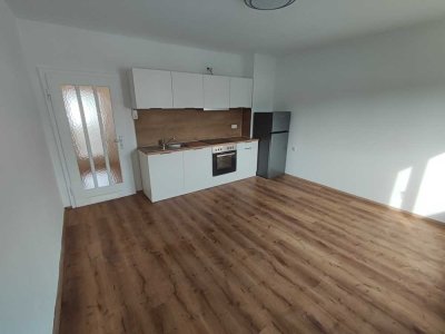 Erstbezug nach Renovierung: 2-ZIMMER-WOHNUNG