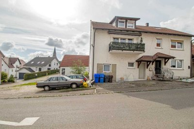 Zentral gelegenes Zweifamilienhaus mit viel Platz