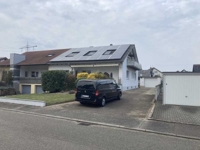 Schöne und gepflegte 3-Zimmer-DG-Wohnung mit Balkon und Einbauküche in Schutterwald
