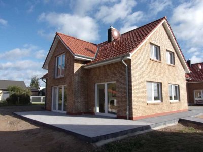 Exklusives Ensemble aus Einfamilienhaus & Gästehaus – Moderne Wohnqualität