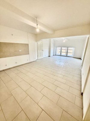 Die Besondere mit Balkon mit tollen Blick über die Stadt und Hafen.