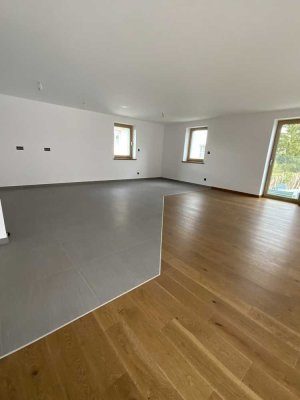 Exklusiver Neubau mit nachhaltigem Energiekonzept und stilvoller Ausstattung