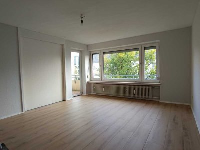 Helle 2 Zimmer-Küche-Bad Wohnung mit Südbalkon