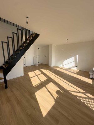 Erstbezug nach Sanierung mit Balkon und neuer Einbauküche : exklusive 2-Zimmer-Wohnung in München