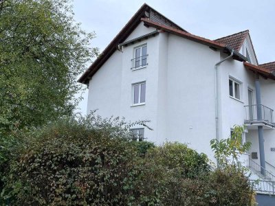 Exklusives Reiheneckhaus mit architektonischer Raffinesse in ruhiger Feldrandlage
