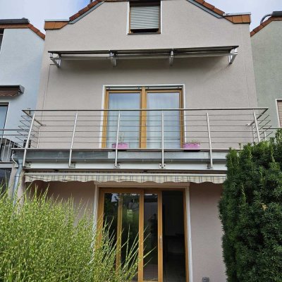 Gepflegtes Reihenmittelhaus mit Terrasse, Balkon und Garten