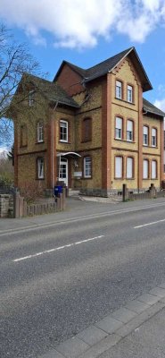 ***Charmante Dachgeschosswohnung mit großem, eigenem Garten in zentraler Lage von Wirges***