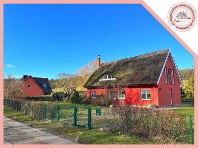 Charmantes Reetdachhaus in naturnaher Lage nahe dem Großen Jasmunder Bodden
