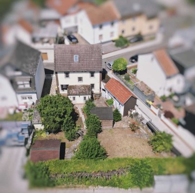 Top Lage für Pendler - renovierungsbedürftiges Haus mit Garten und Nebengebäude nahe S-Bahn Okarben