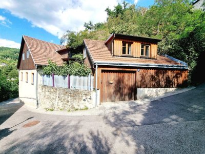 Geschichte atmen, Weinlandschaft genießen, am Ursprung der Marktgemeinde wohnen