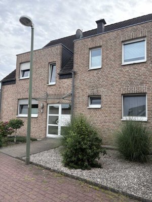 Stilvolle, gepflegte 3-Zimmer-Maisonette-Wohnung mit geh. Innenausstattung mit Balkon und EBK