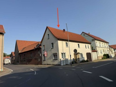 Großes, sanierungsbedürftiges Einfamilienhaus mit viel Substanz und massivem Nebengelass