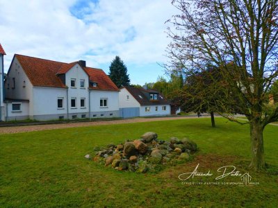 Viel Platz für Ihre Ideen – Einfamilienhaus mit Nebengelass und Gartenidylle
