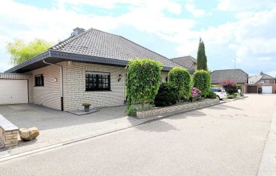 Freistehendes Einfamilienhaus mit Keller, Garage und großzügigem Garten