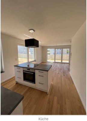Moderne Doppelhaushälfte mit Garten und Tiefgarage für 2 Autos