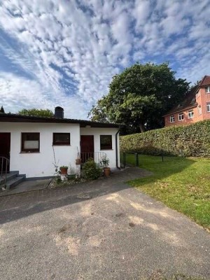 1-	Zi. „Bungalow“ mit
mit sonniger Terrasse und kleinem Gartenanteil