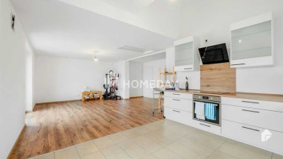 Attraktive 2-Zimmer-Wohnung mit Balkon in kernsaniertem MFH