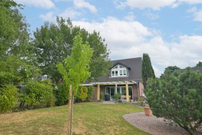 Helle DHH mit großem Garten in beliebter Wohnlage in Lintorf