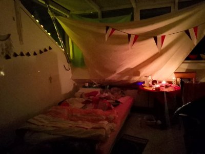 Möblierte Dachgeschosswohnung mit schönem Balkon und Gartenmitbenutzung