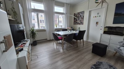 Schöne 4 Zimmer Altbau Wohnung am Lister Platz
