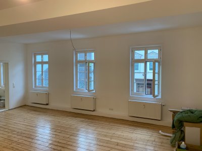 große helle zentrale Loft Altbauwohnung