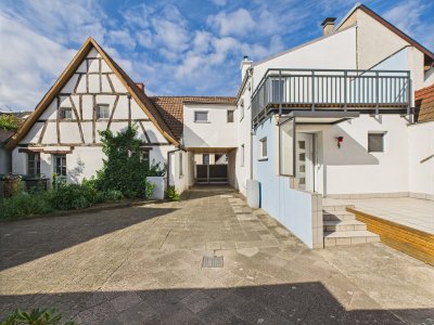 Haus mit Garten + Innenhof + Schuppen