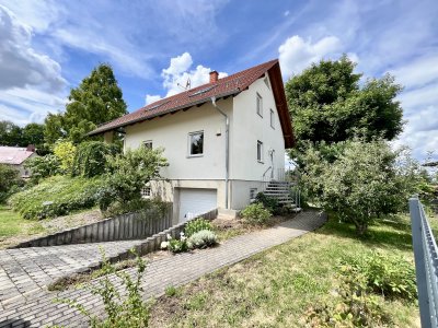 Einfamilienhaus mit Garage und großzügigem Garten in ruhiger Lage