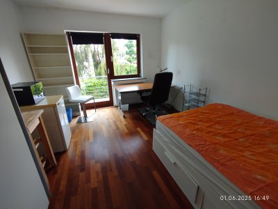 Helles Zimmer in Einfamilienhaus, Nähe SpoHo und Linie 1