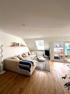 Möblierte 2-Zimmer-Maisonette mit Dachterrasse & Balkon in Köln-Altstadt-Süd