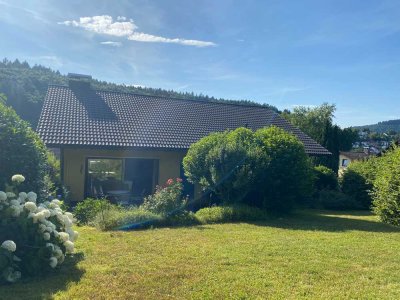 Charmantes Wohlfühlhaus mit großer Hauptwohnung auf einer Ebene