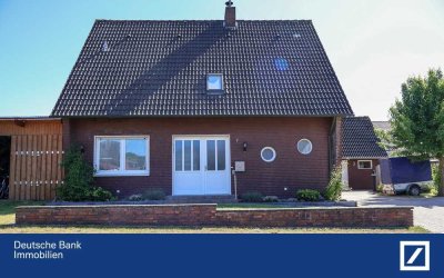 Familienfreundliches Einfamilienhaus mit Pool in ruhiger Lage