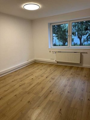 Frisch sanierte und helle 2-Zimmer-Wohnung mit EBK in Ricklingen nahe Maschsee von Privat