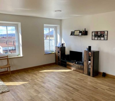 Großzügige 2,5 Zimmerwohnung - wohnen im alten Schulhaus