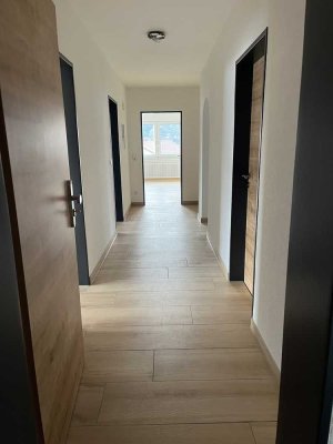 Ruhige Wohnung 106 m2 zentral in Holzheim mit großem Balkon