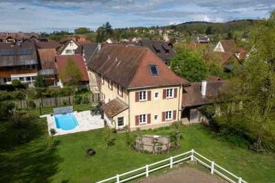Großzügiges historisches Ensemble mit Gasthaus und Wohnungen