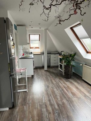 Geräumige 3-Zimmer Dachgeschosswohnung in S-Bahn Nähe