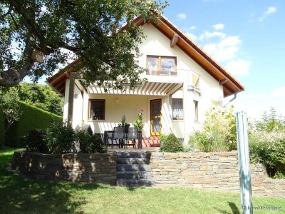 Wohnglück für Familien- Neuwertiges Einfamilienhaus mit Einliegerwohnung