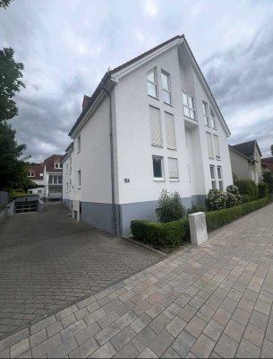 Modernisierte 2-Raum-EG-Wohnung mit Balkon und Einbauküche in Eppstein
