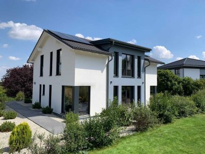 FREUEN SIE SICH AUF FRÖHLICHE SOMMERFESTE AUF DER TERRASSE IHRES NEUEN HAUSES! TEL. 01714863595