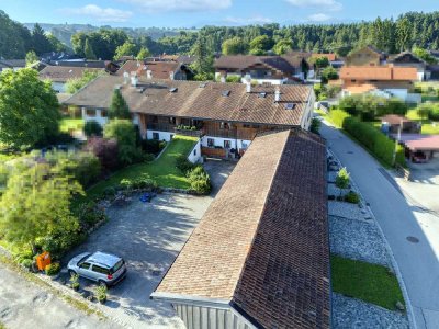 Großzügiges Wohnen in ehemaligem Bauernhof in ruhiger Lage