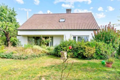Freistehendes Einfamilienhaus mit großem Garten in zentraler Lage von Wolfschlugen