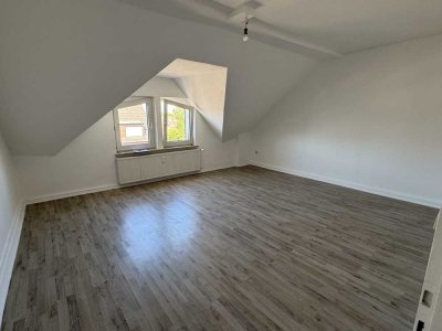 *2 Zimmer im stilvollen Altbau Dachgeschoss*