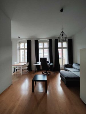Direkt vom Eigentümer: Helles Studio Apartment mit Balkon mitten in Prenzlauer Berg