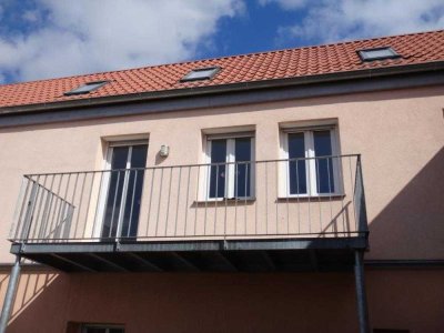 Moderne Maisonette- Wohnung mit Terrasse und Balkon